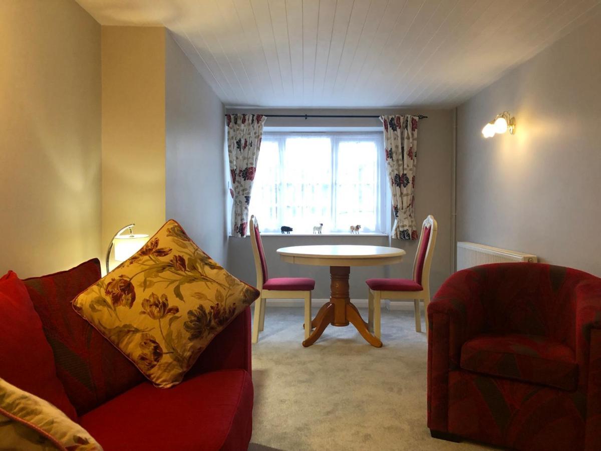 Comfortable Ground Floor 1 Bed With Garden In Great Location *